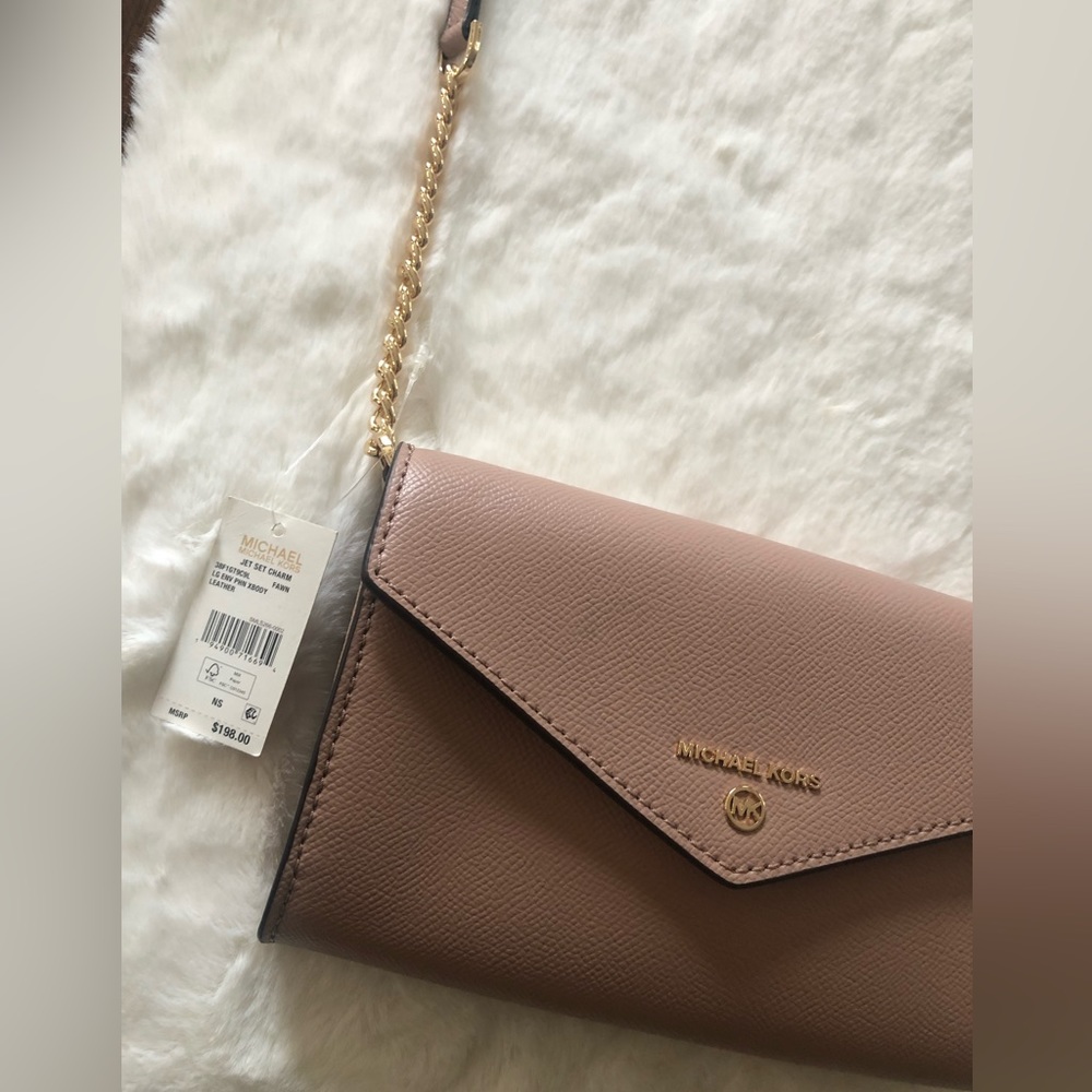 Micheal Kors jet set envelope crossbody